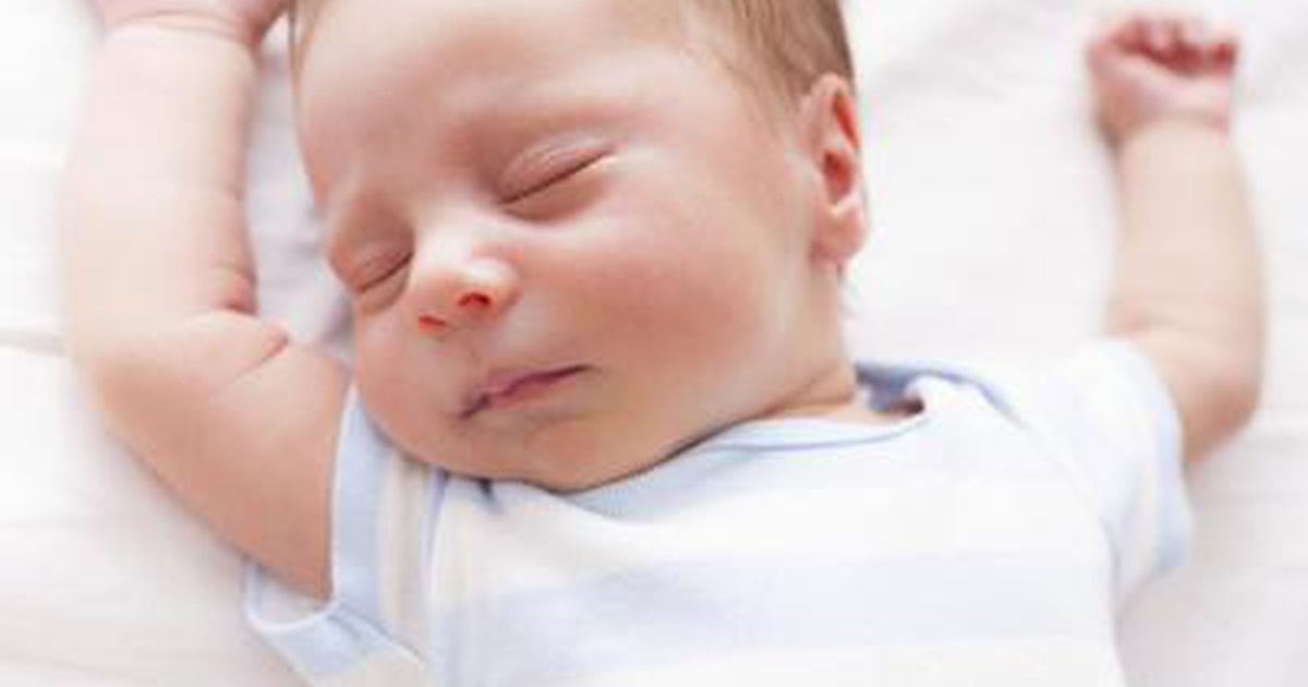 Может ли новорожденный ребенок спать на ее желудке?