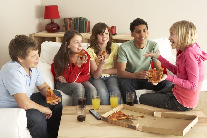 Може ли лошата храна да се сблъска с растежа на тийнейджърите?