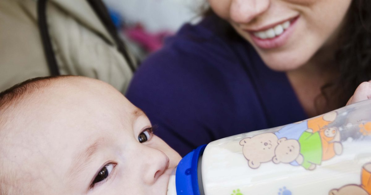 Можете ли вы охладить бутылочную формулу для младенцев?