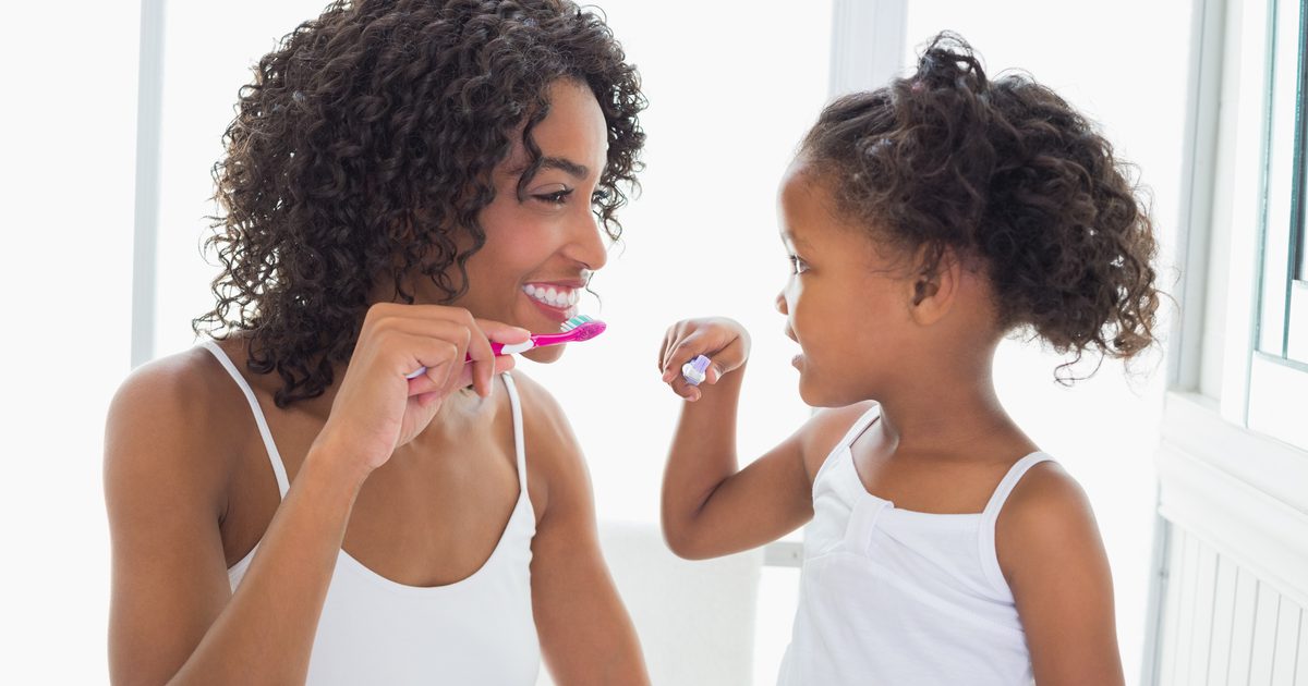 Entwicklung von natürlich geraden Zähnen bei Kindern