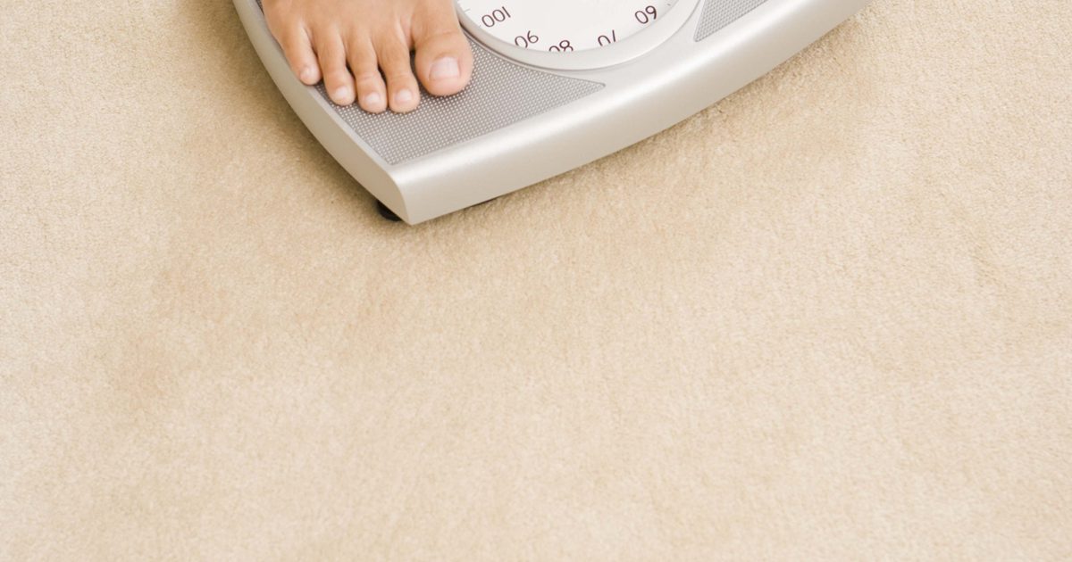 क्या हार्मोन आपको बच्चा होने के बाद वजन कम करने से रोकता है?