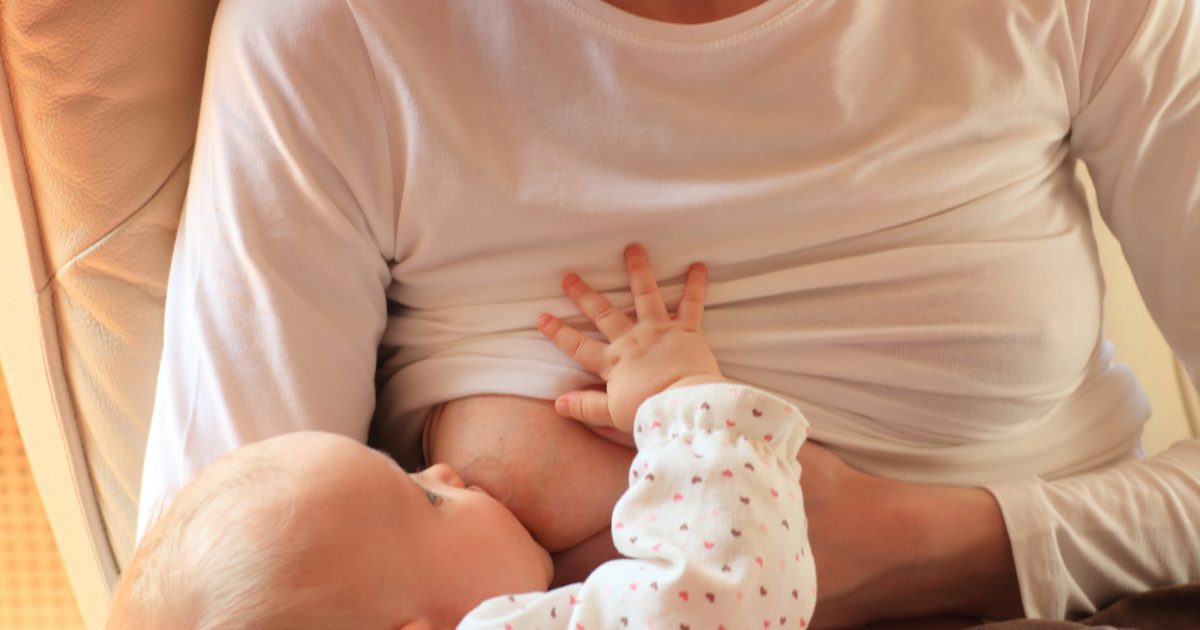 Ali špinača in zelena solata med dojenjem postanejo novorojenci?