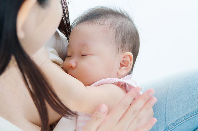 Effekten av sukker på brystfødte babyer