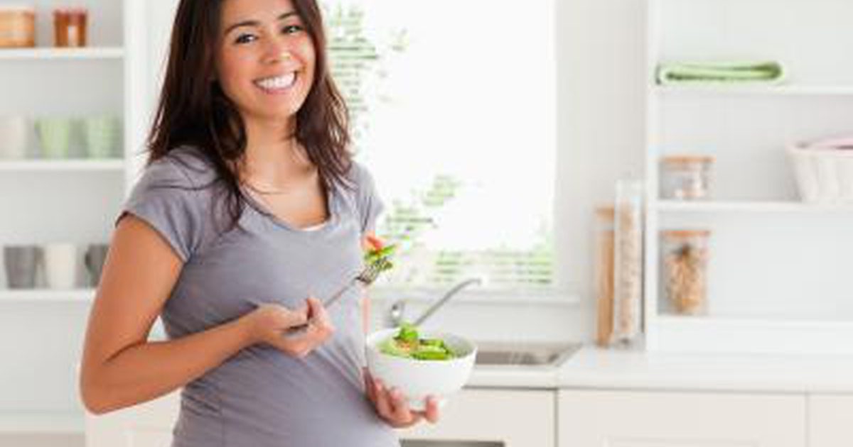الغذاء لتناول الطعام في حين أن الحوامل لتجنب علامات التمدد