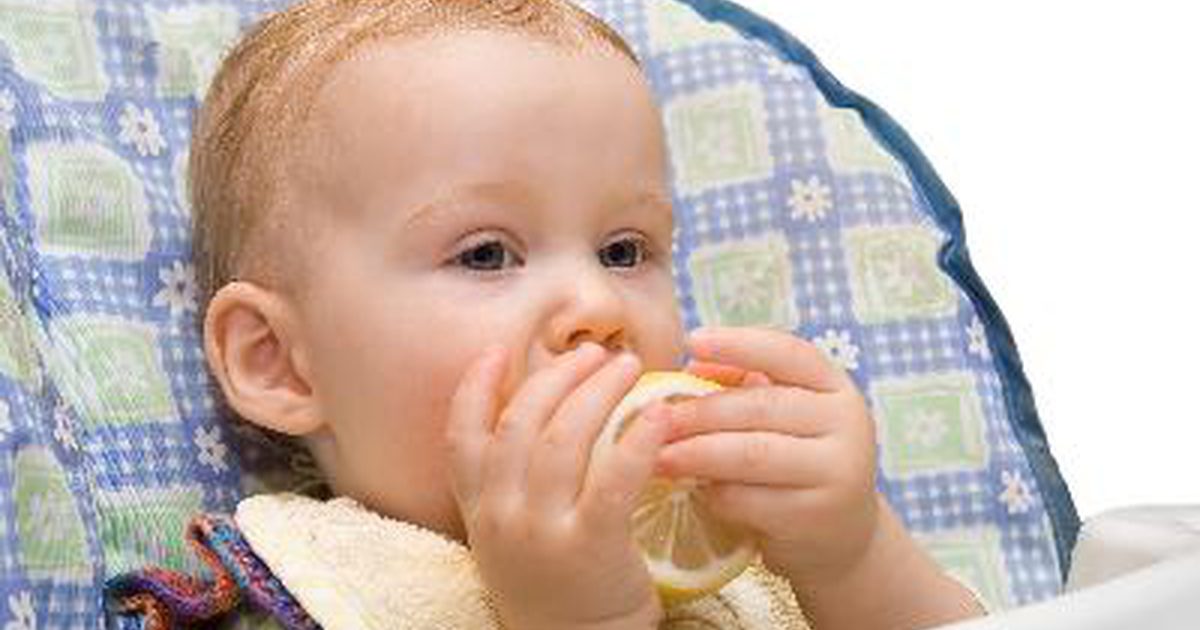 أغذية لإطعام طفل عمره 8 أشهر مع عدم وجود الأسنان