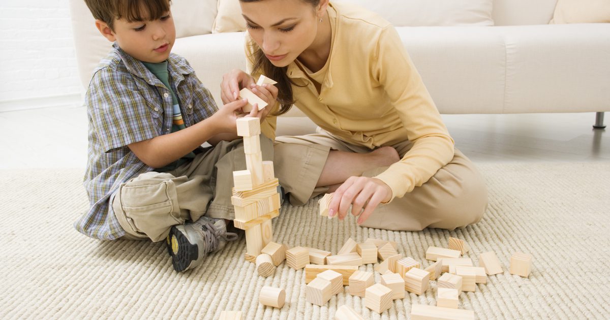 Retningslinjer for å velge utviklingsmessig passende leker for små barn