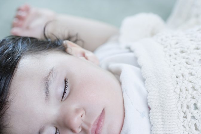 Как долго должен плакать ребенок, когда он засыпает?