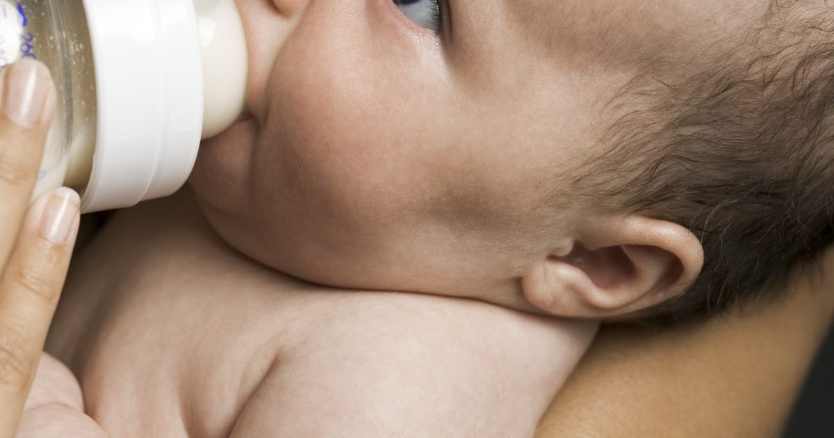 Hur mycket mjölk borde en 6-månad gammal dryck?