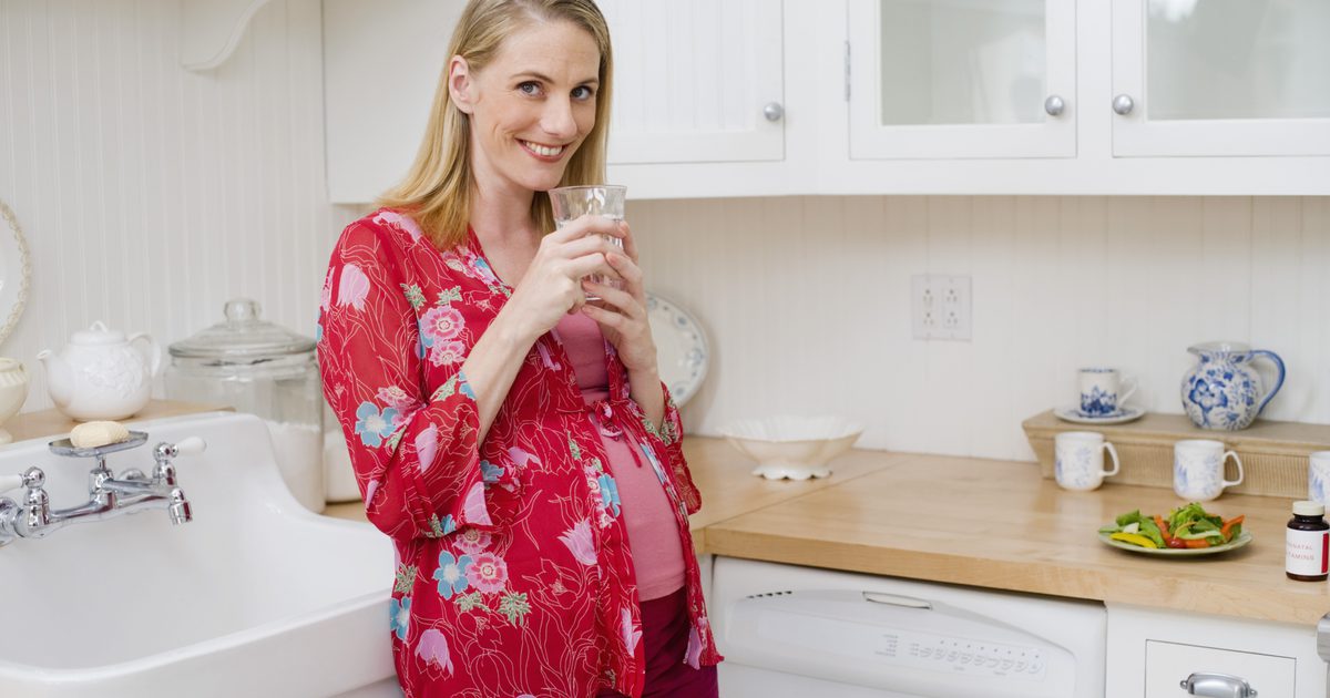 Колко вода трябва да пиете в ранна бременност?