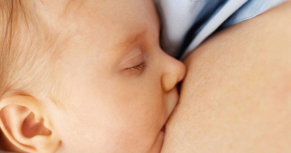 Hvor ofte skal en breastfeed 4-måneders gammel spise?