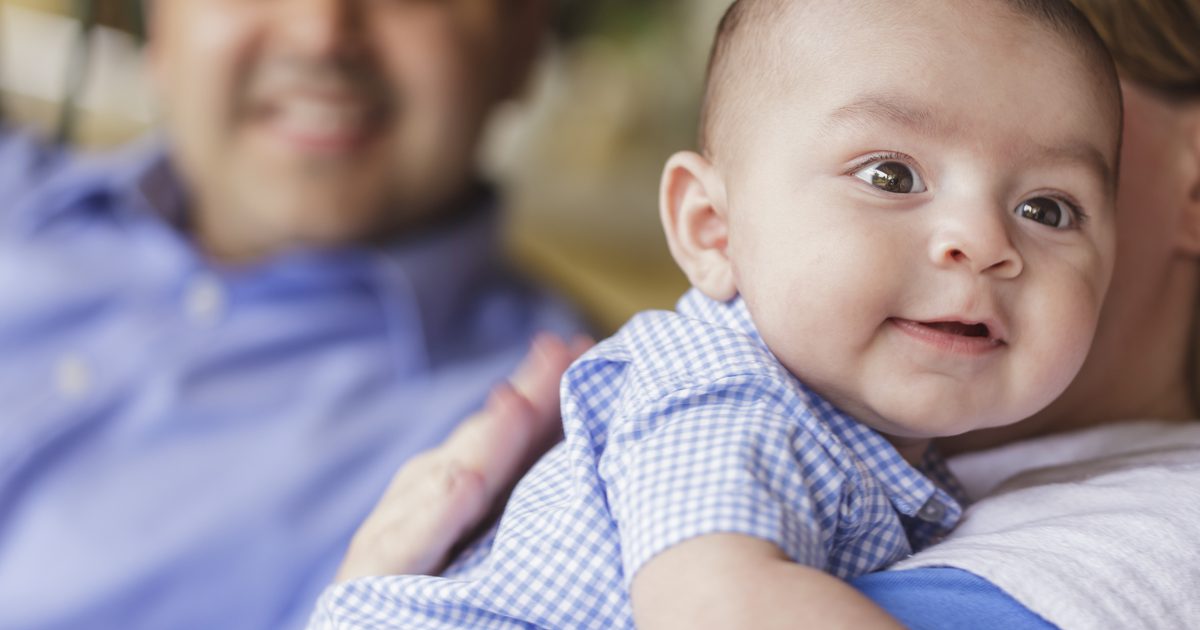 Jak často byste měli popírat novorozence během kojení?