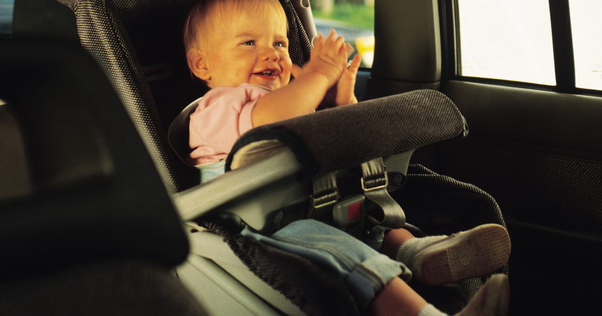एक कार सीट से गंध कैसे प्राप्त करें