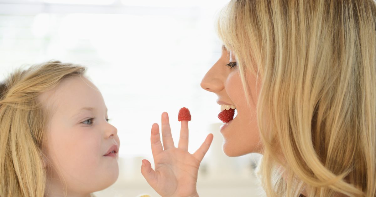 Jak dostat děti přestat kousat uvnitř jejich úst