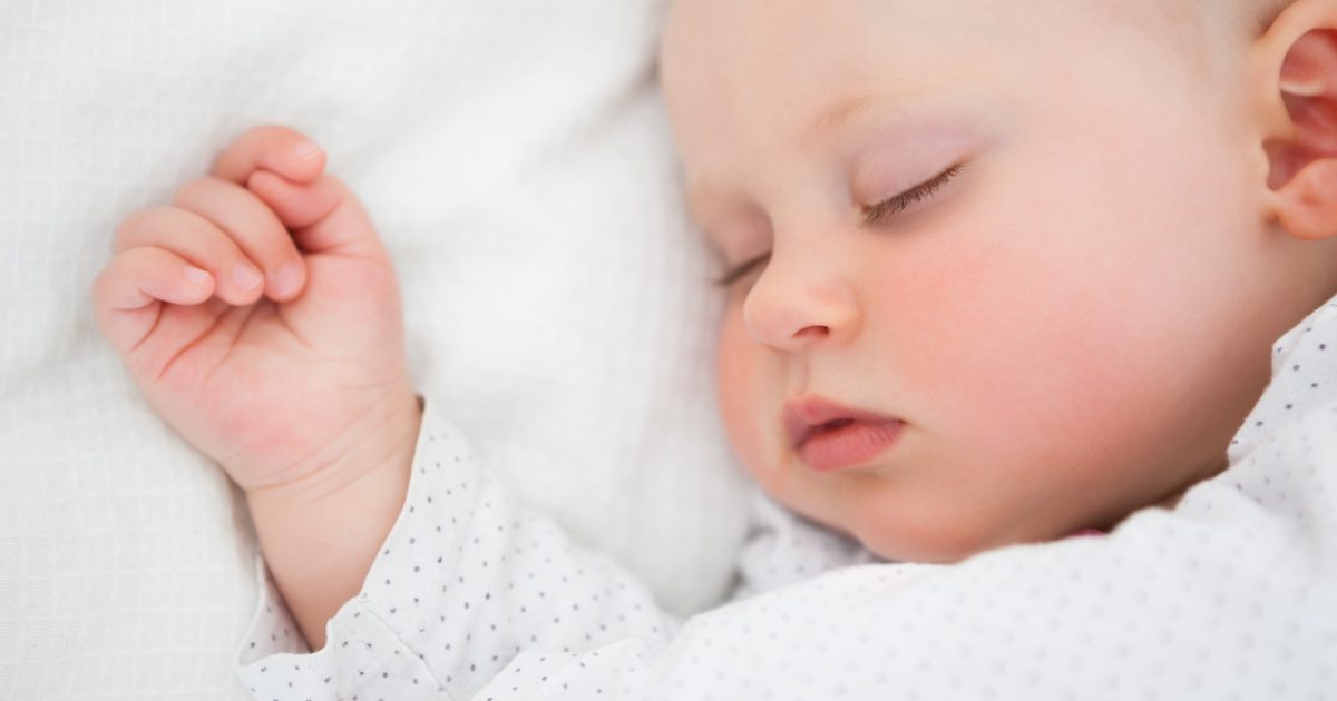 Hoe een baby van vijf weken oud te krijgen om te slapen