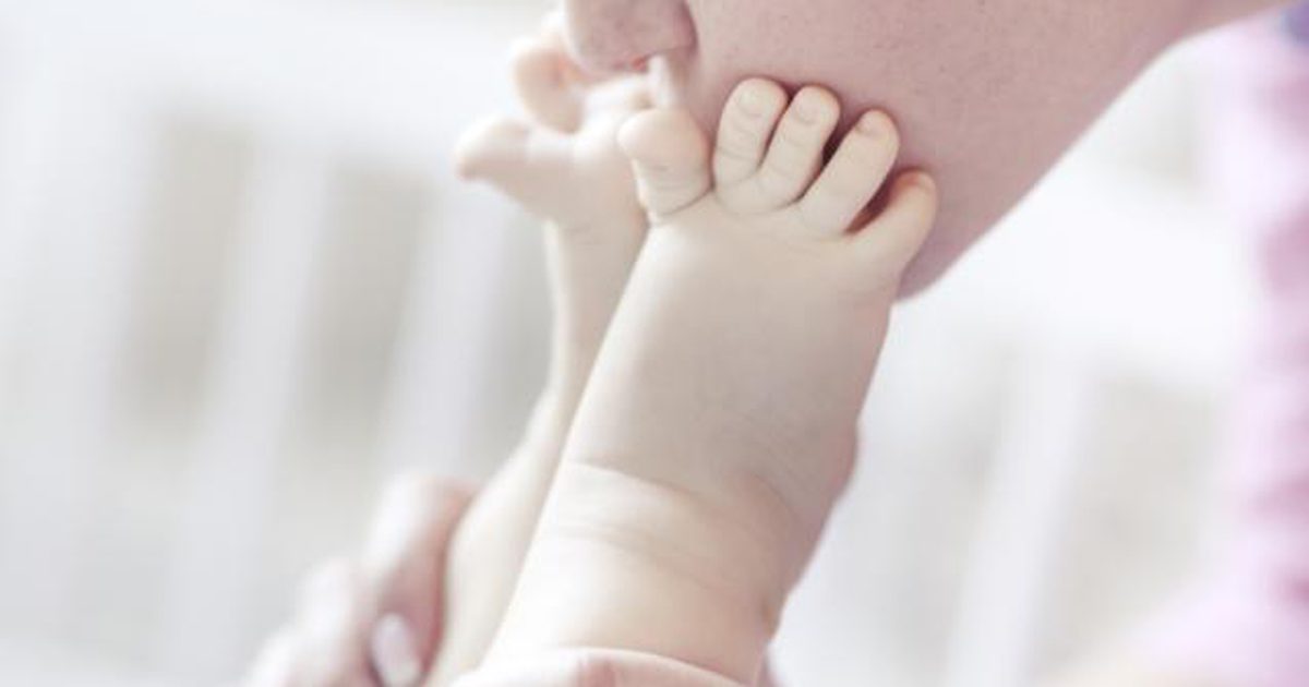 Wie man eine Baby-Gehirnentwicklung bei 2-Monate-alt anregt