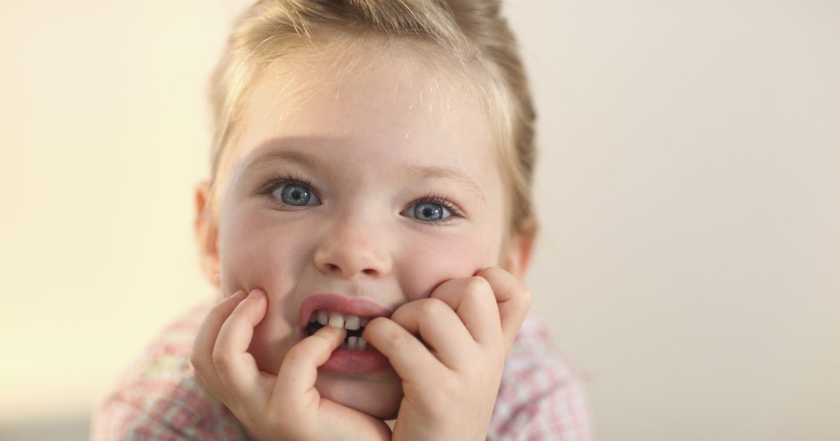 Hur man stoppar barn från nagelbettning