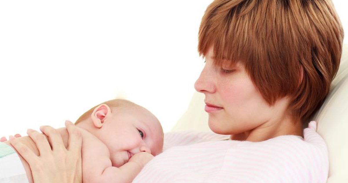 Wie man Nesselsucht bei stillenden Müttern behandelt