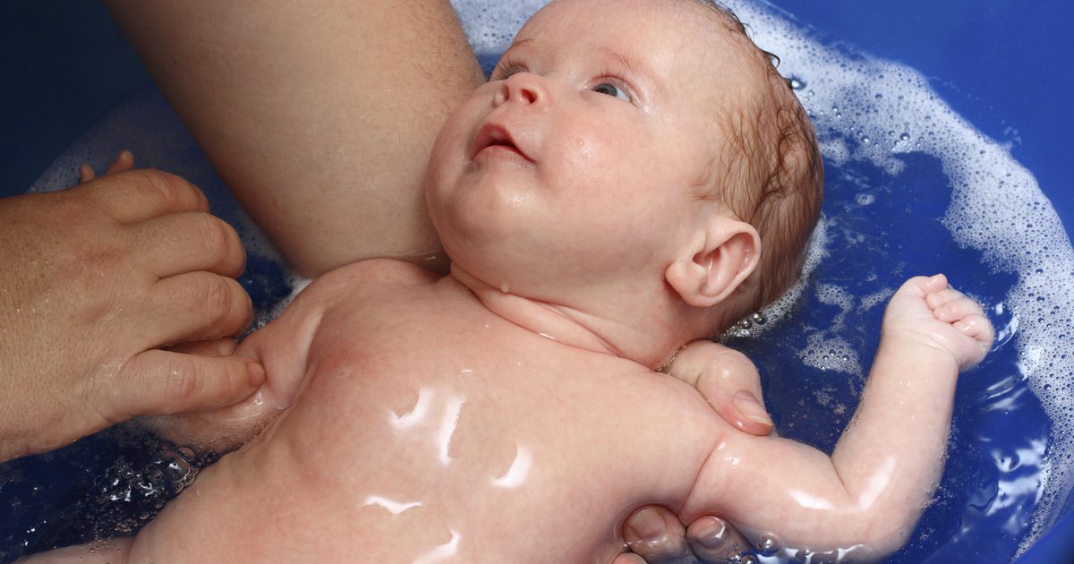 Het belang van het baden van een baby