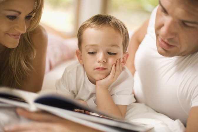 Het belang van het lezen van ouders voor een kind met een spraakvertraging