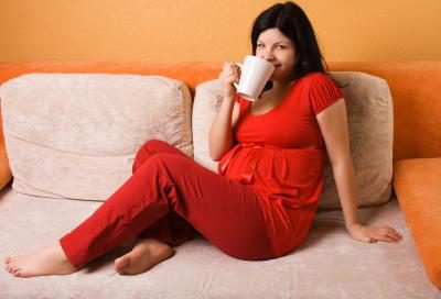 Är det OK att dricka kaffe i tredje trimestern?