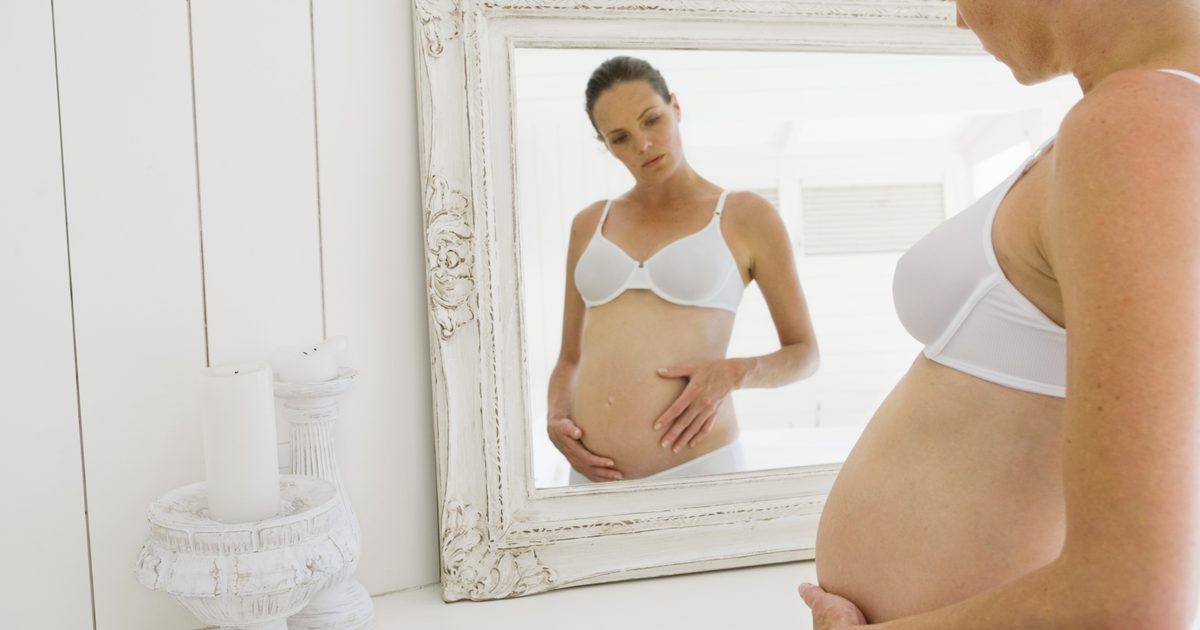 Is het veilig om babyolie op je buik te leggen terwijl je zwanger bent?