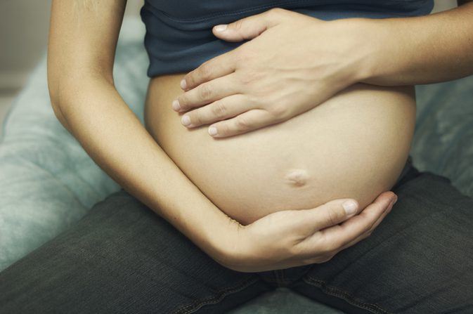 Zwanger met lage rugpijn en veel strekking van de maag