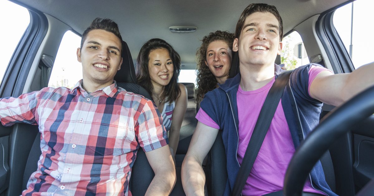 Fordele og ulemper ved teenagere kørsel til skole