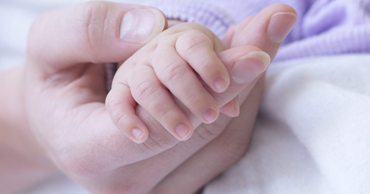 Randen in vingernagels bij baby's
