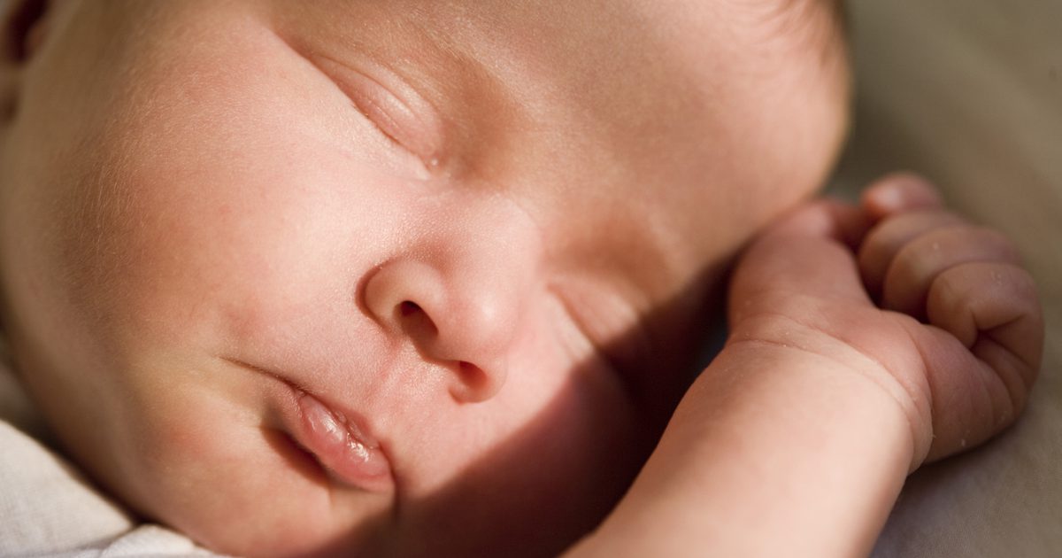 Mali by ste prebudiť 6-týždňové dieťa na kojenie v noci?