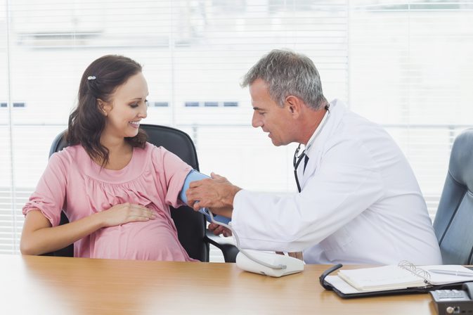 Признаки и симптомы вызванной беременностью гипертонии