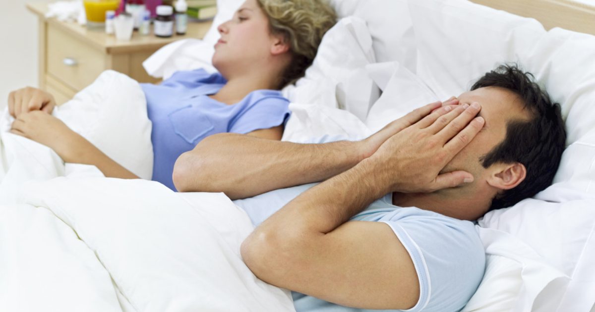 Во сне потеет голова у взрослого мужчины. Потение во время сна. Холодный пот во время сна. Предэякулят во время сна. Потливость во время сна при беременности.