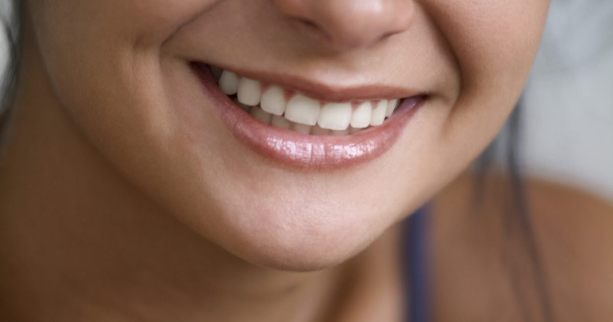 Anvendelse af pimpsten til rengøring af tænder