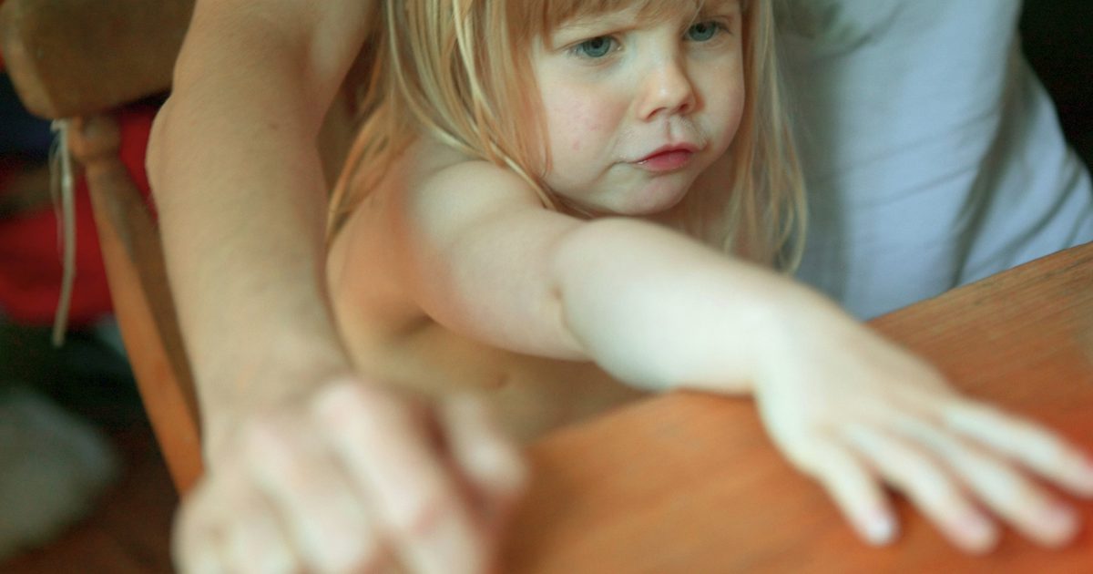 Vad är orsakerna till dåligt beteende hos ett barn?