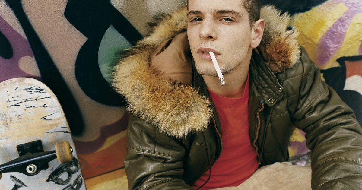 ما هي أسباب التدخين بين المراهقين؟