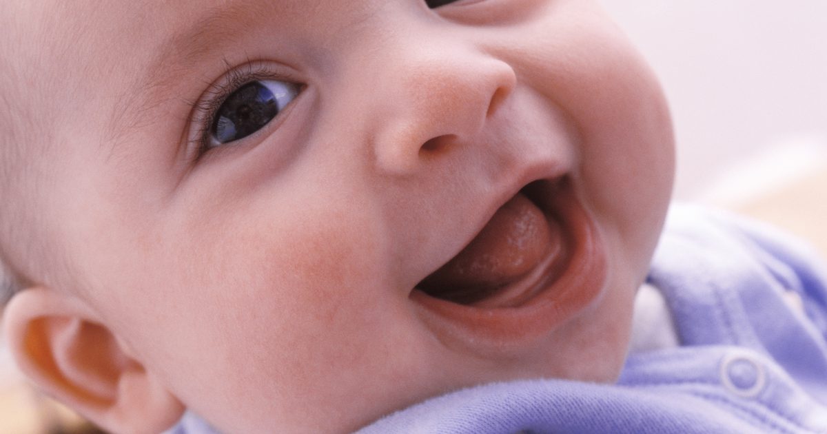 Hva er de første tegnene til lat øye hos spedbarn?