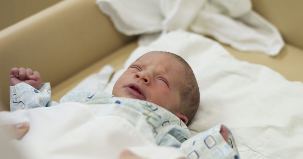 Что вызывает нистагм у новорожденных?