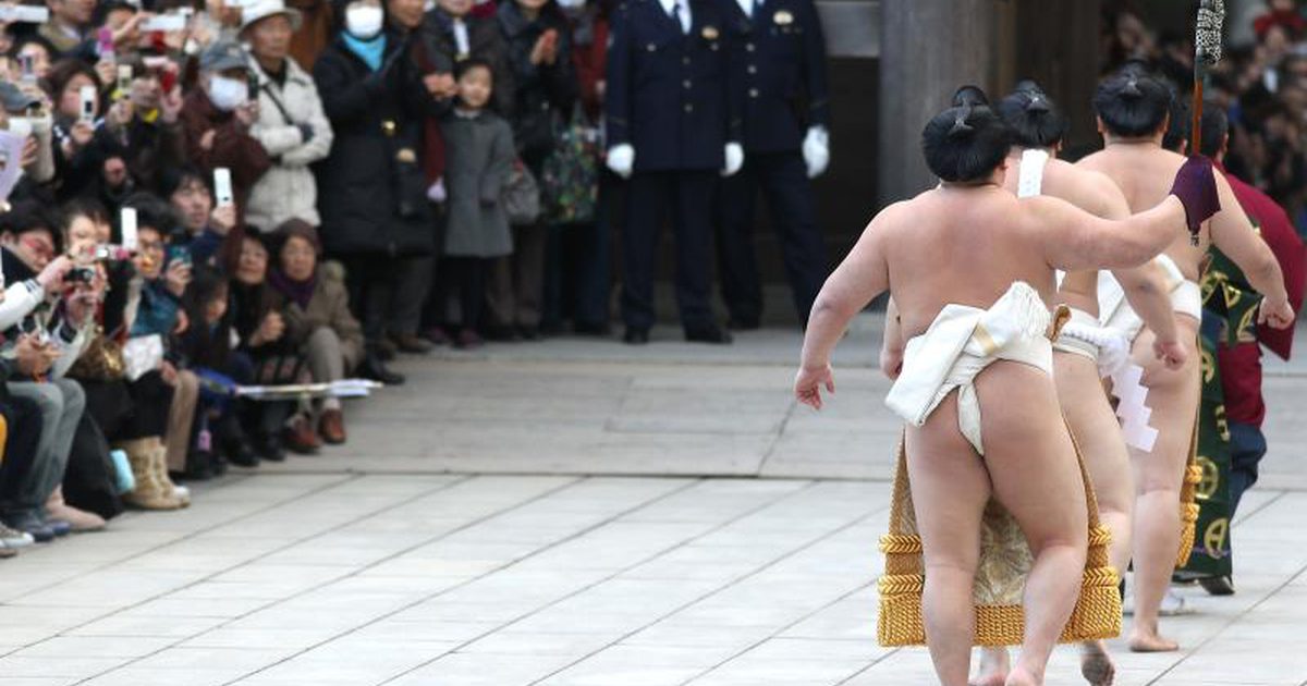Was tragen Sumo Wrestler während eines Spiels?