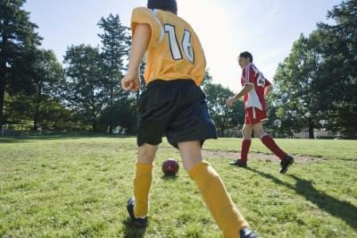 Jaké vybavení potřebuje mé dítě hrát fotbal?