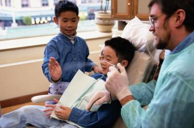 Kiedy dzieci muszą zacząć iść do dentysty?