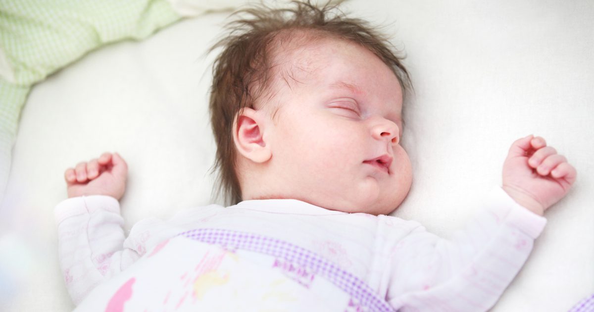 När börjar för tidiga babyar sova hela natten?