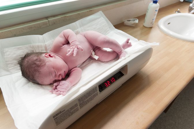 Kdaj je povprečen novorojenec dvojno težo?