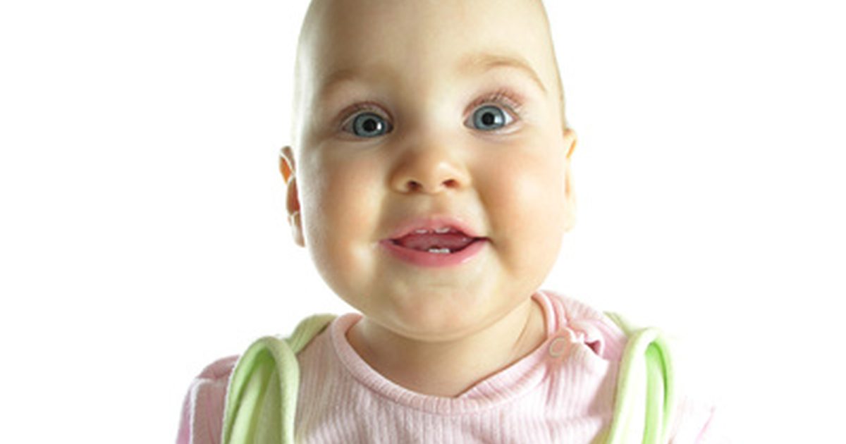 Защо бебетата имат меки петна на главите си?