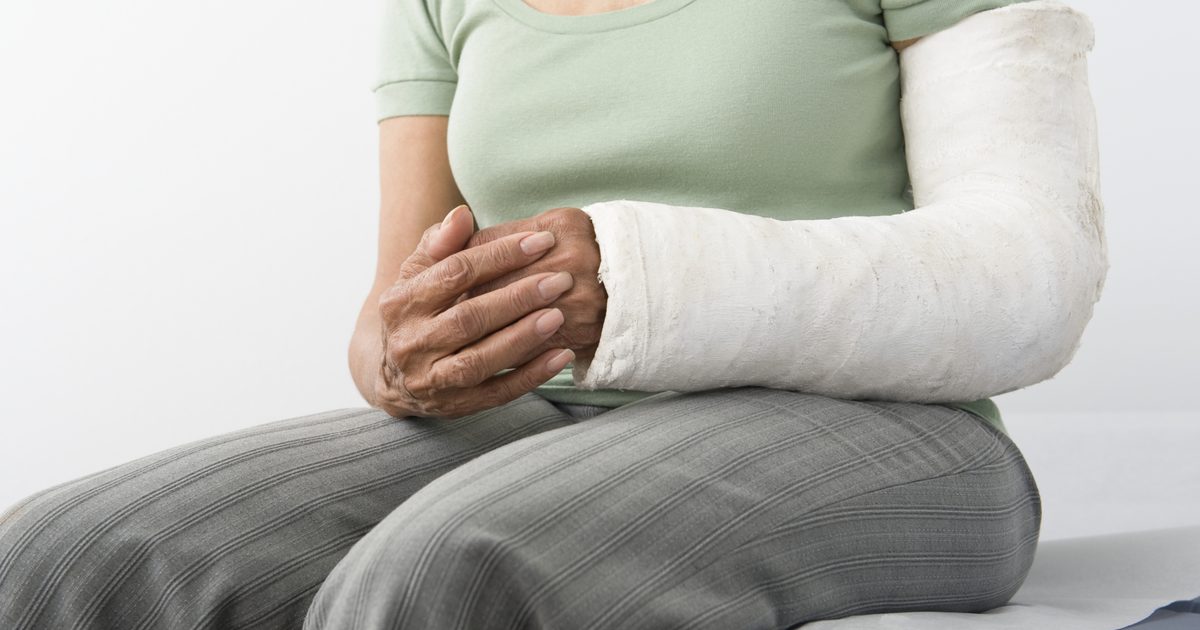Jak długo trwa terapia złamanego łokcia i kości ramiennej?