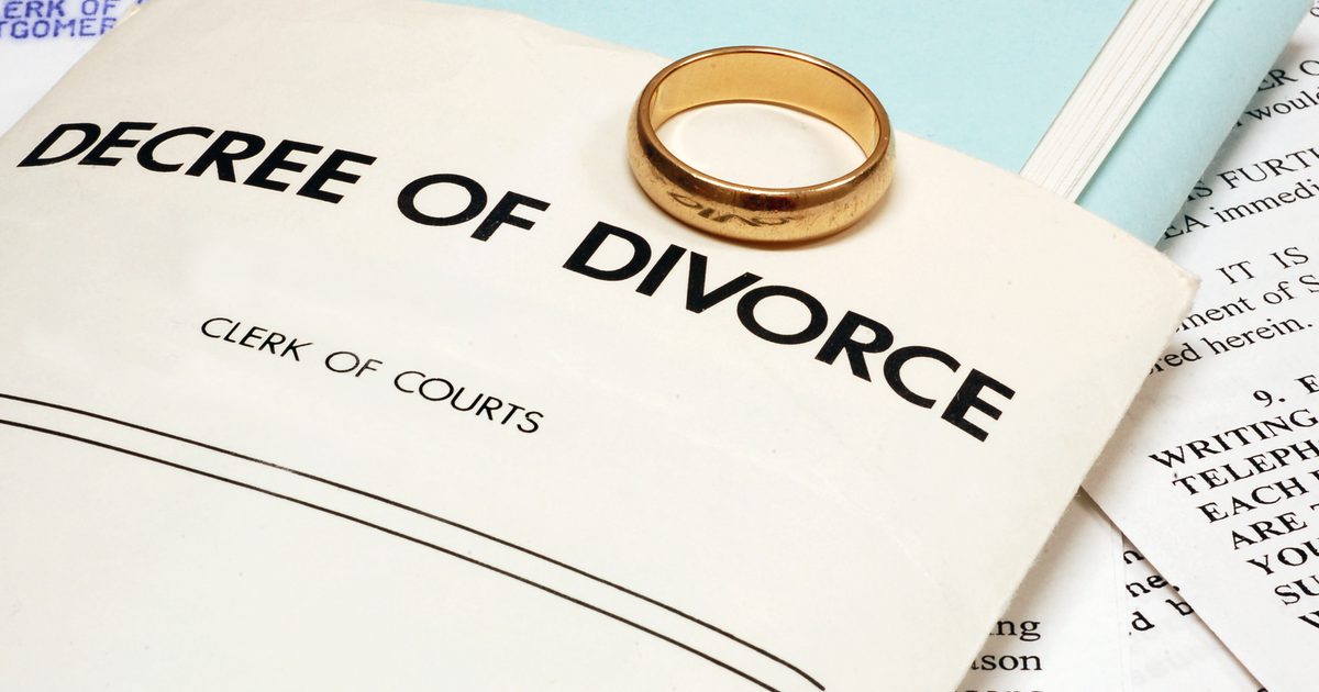Wie finde ich heraus, ob mein Ehemann eine Scheidung eingereicht hat?