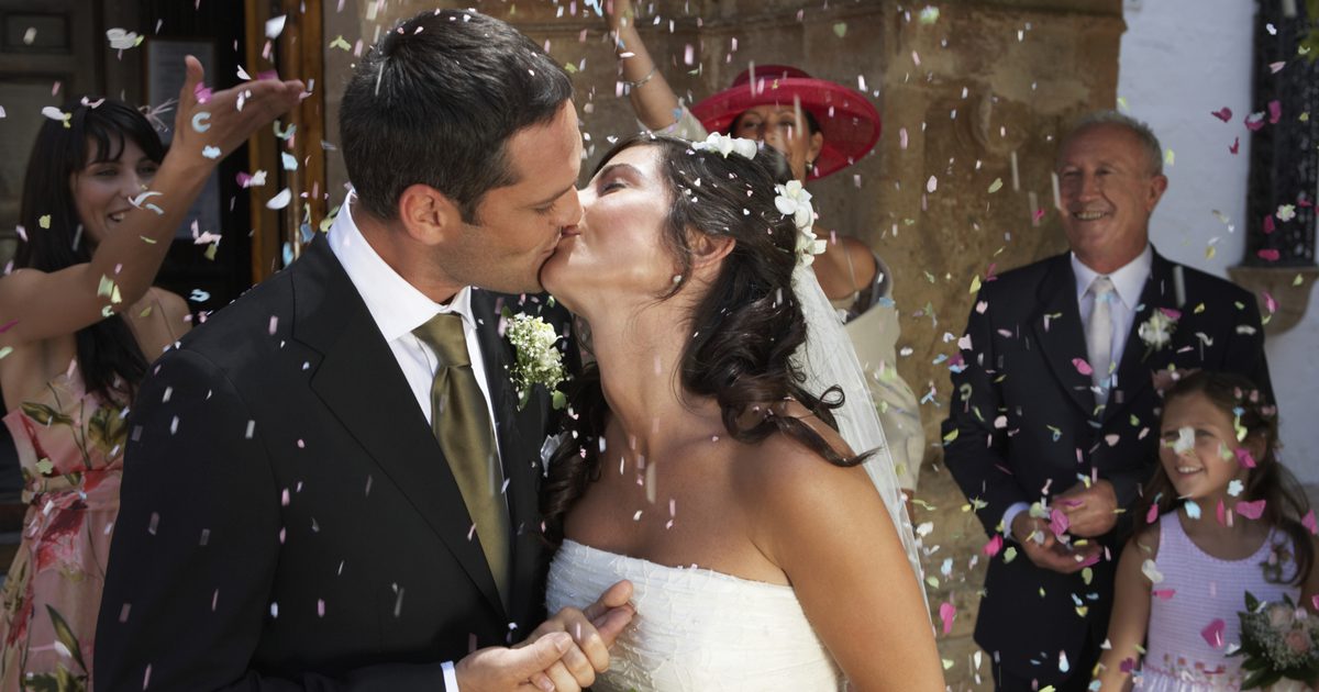 Какво означава да целуваш съпруга си?