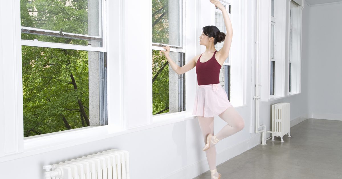 5 балетных упражнений, которые формируют тело