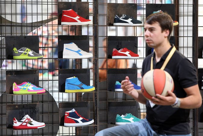 هي أحذية كرة السلة منخفضة الأعلى آمنة؟