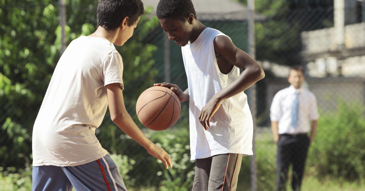 Basketbal Relay Games voor elementaire studenten