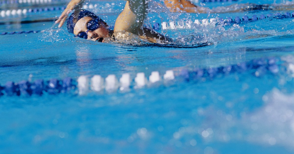 حرق السعرات الحرارية في السباحة مقابل أكوا الركض