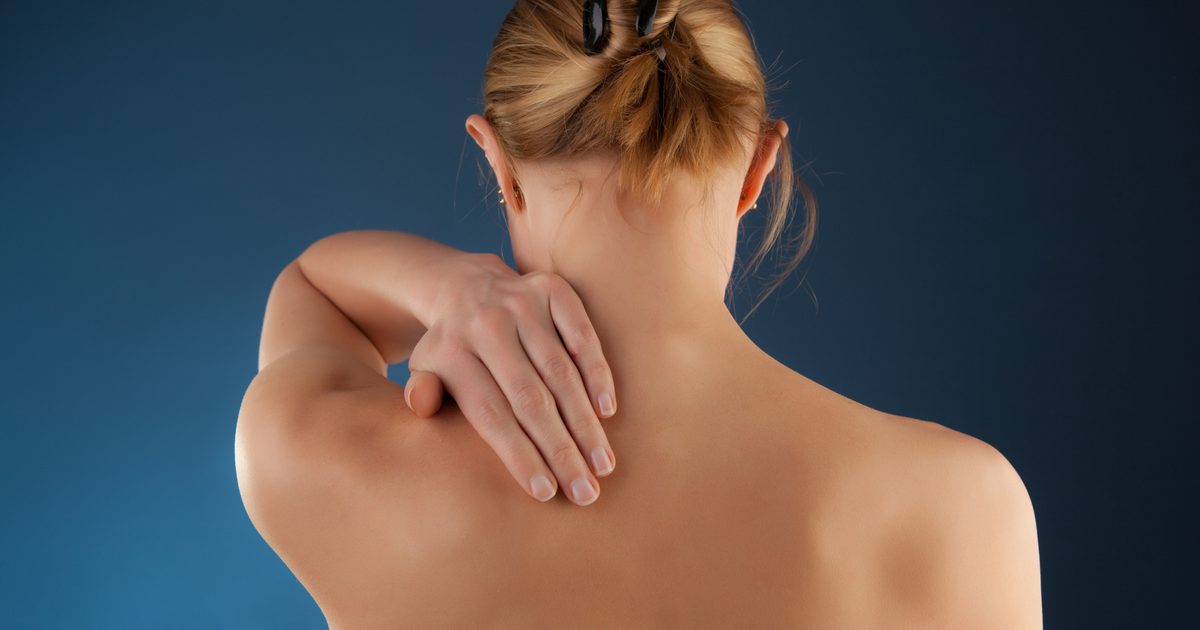 Kan övningar korrigera en hump på baksidan av nacken?